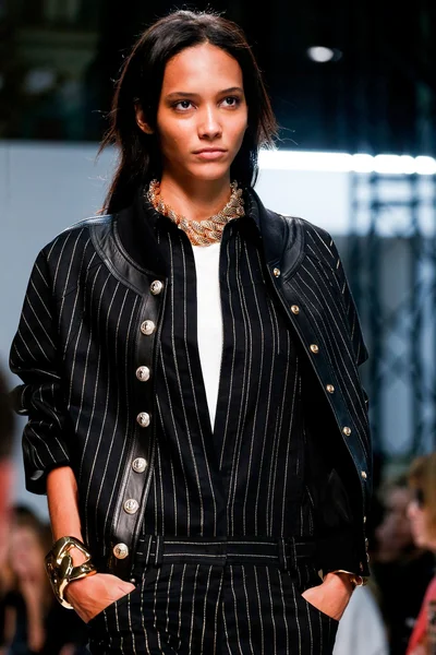 Look 44